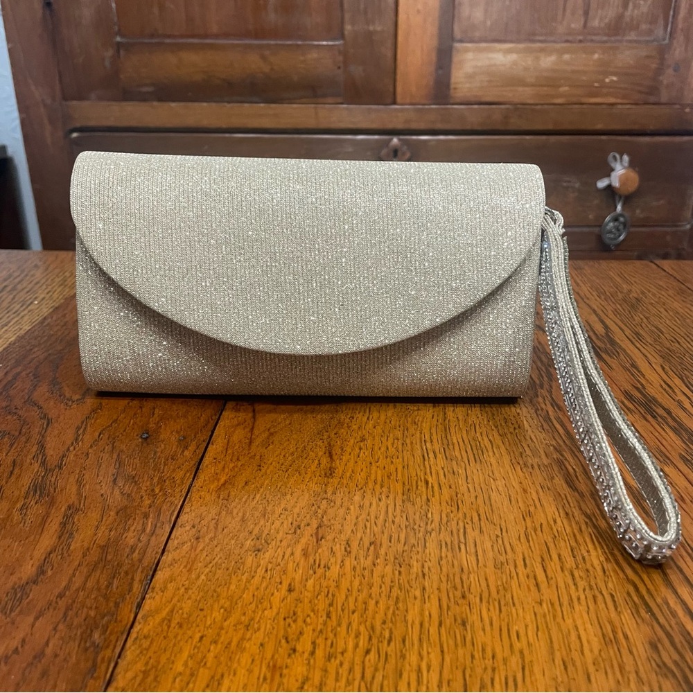 Jessica McClintock VIENNA CLUTCH LUREX Shimmering Champagne Wristlet Crossbody
